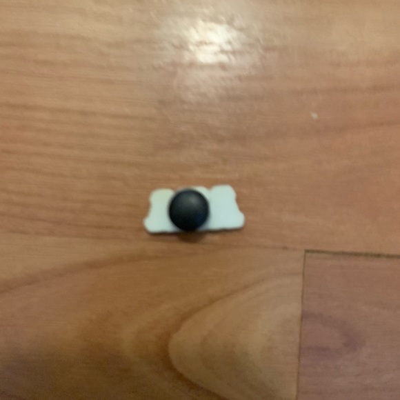 One Piece Los Angeles Lakers Shoe Charm - Picture 2 of 2